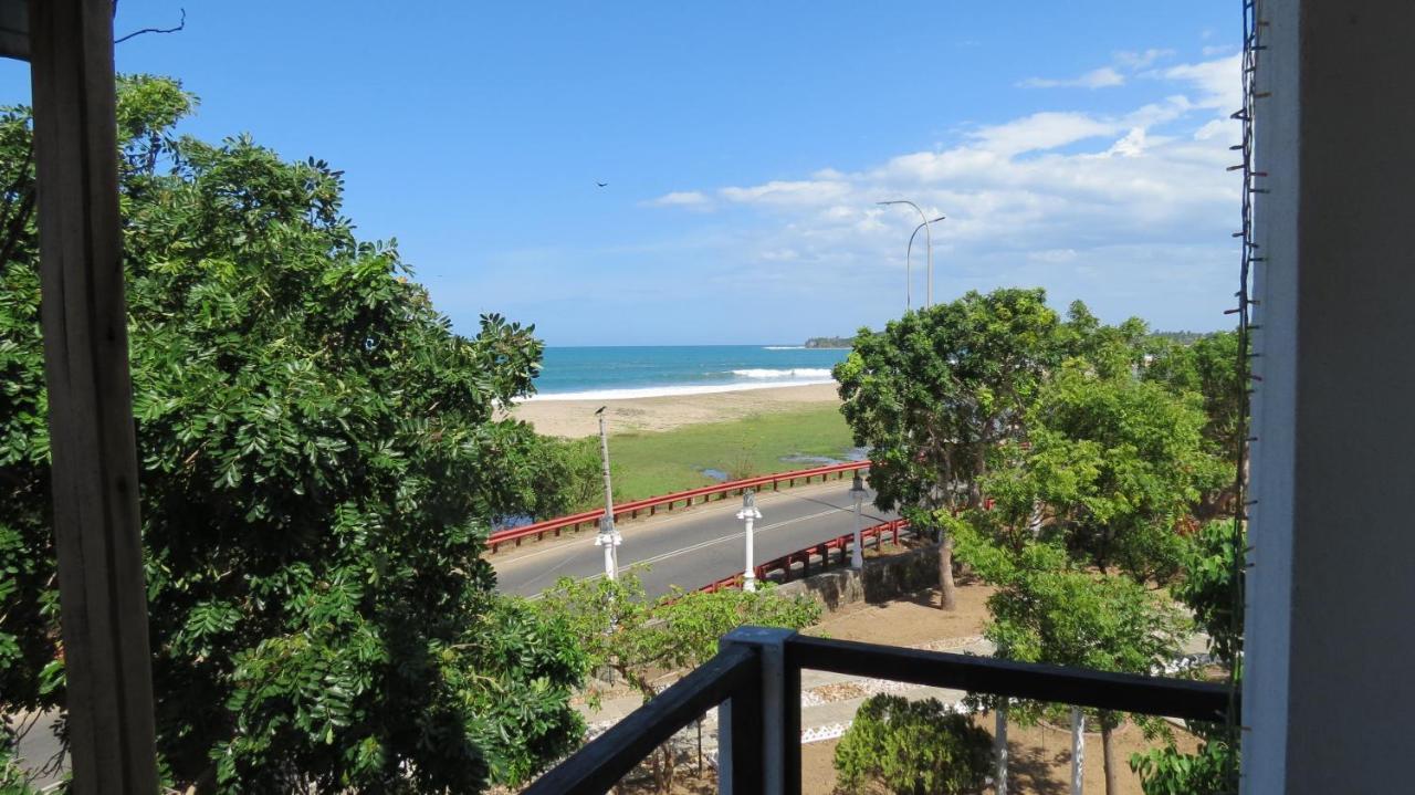 Rise & Set Arugam Bay Hotel Exterior photo