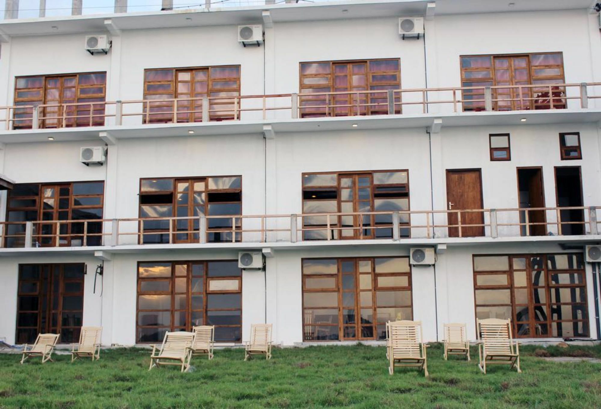 Rise & Set Arugam Bay Hotel Exterior photo